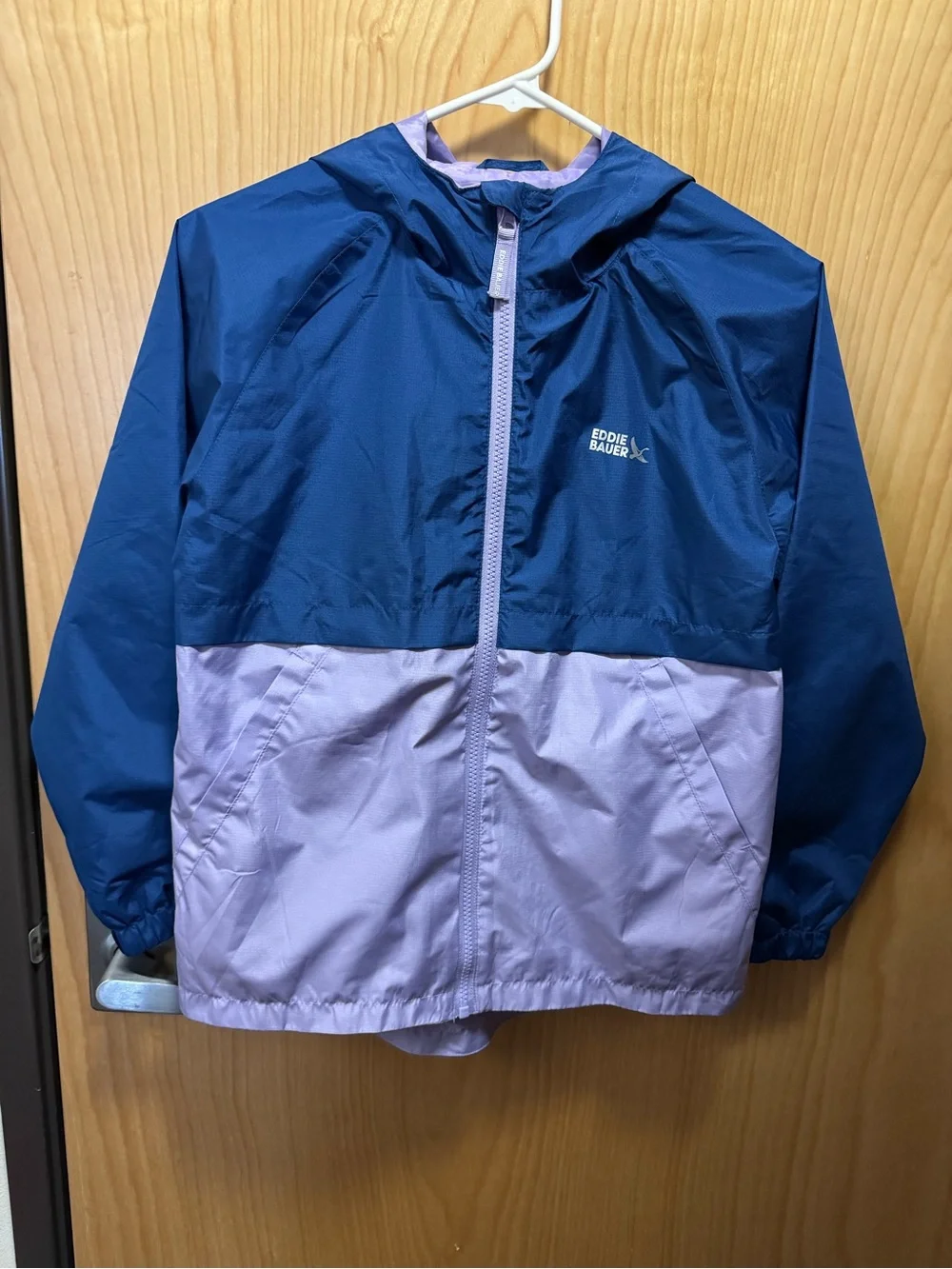 NWOT Kids Eddie Bauer two toned windbreaker. Full zip, size kids Medium.